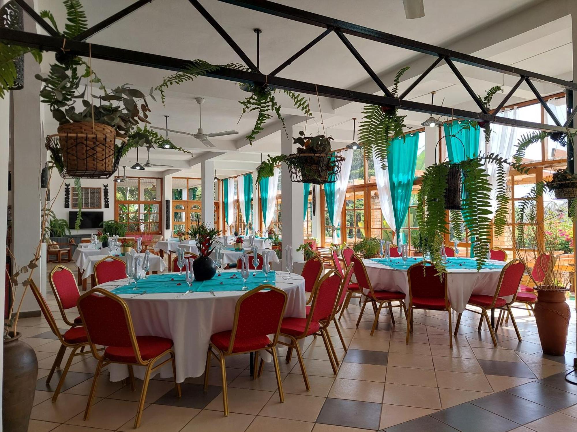 Island Continent Hôtel Ivato (Analamanga) Exterior foto